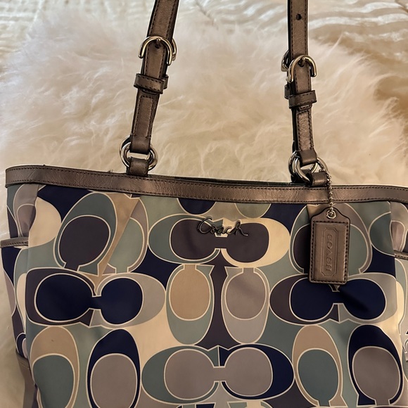 Vintage Coach Authentic Shoulder Bag - Picture 11 of 15